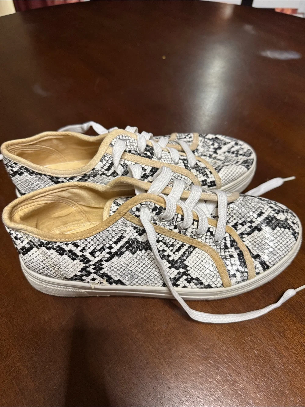 La Sheelah stylish lace
